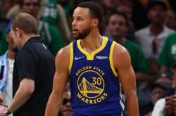 壹号娱乐官网 库里重要时刻表现优异，FPX带队取胜！上演精彩一战